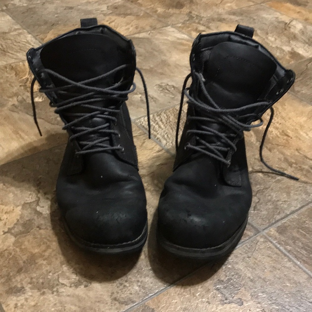 Men’s black timberland boots size 10.5
